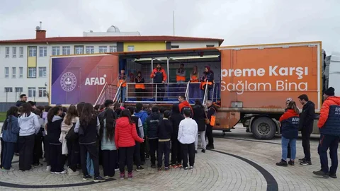 Atakum'da Deprem Simülasyon Tırı Etkinliği