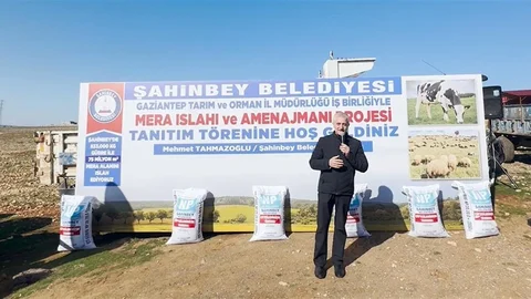 Şahinbey'de Mera Alanları Gübreleniyor