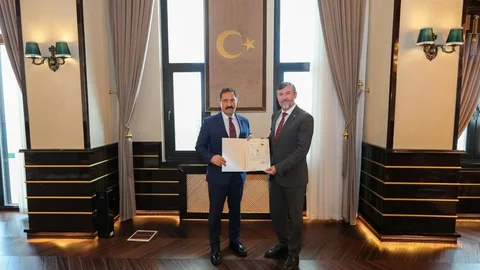 Vali Masatlı, Müftü Topçu'ya Başarı Belgesi Verdi