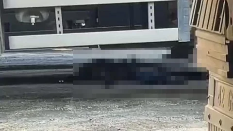 İzmir'de Tır Kazası Sonucu Bir Şoför Hayatını Kaybetti