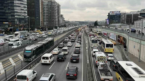 İstanbul'da Trafik Yoğunluğu Yükseldi