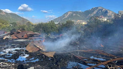 Alanya'da Depo Yakınında Yangın Paniği
