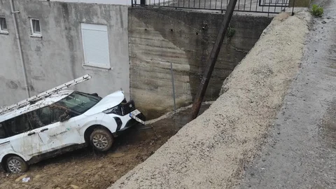 Zonguldak'ta Tarlaya Sıçrayan Araç