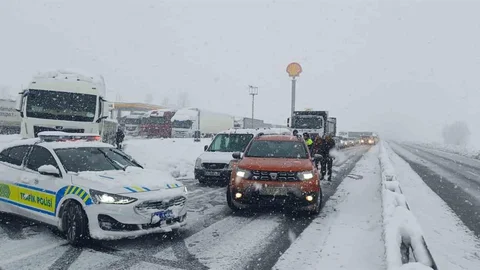 Erzincan'da Kar Yağışı Ulaşımı Olumsuz Etkiledi