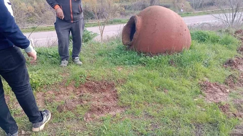 Bilecik’te 1800 Yıllık Küpler Bulundu