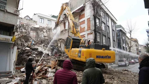 Kepçe Yıkımında Genç Kız Çığlık Attı