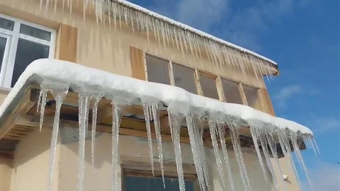 Dondurucu Soğuklar Buz Sarkıtları Oluşturdu