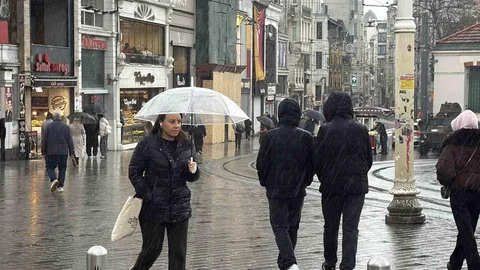İstanbul'da Yağmur ve Soğuk Hava Etkili