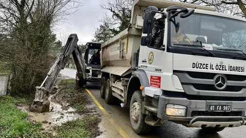 Soğukpınar Köyü'nde Kanal Temizliği Devam Ediyor