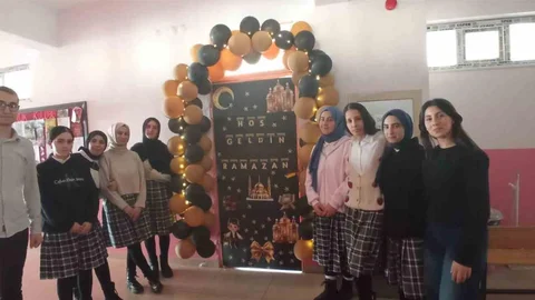 Muradiye'de Ramazan Coşkusu Kapılarda Yaşandı