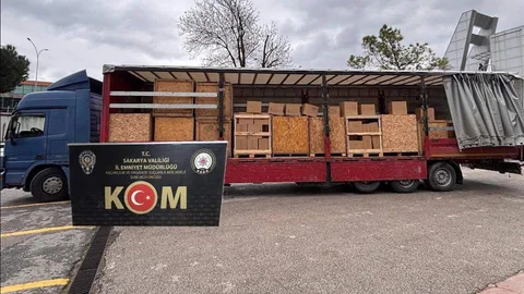 Sakarya Otoyolunda Tırda Makaron Ele Geçirildi