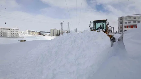 Bitlis'te Karla Mücadele Çalışmaları Sürüyor