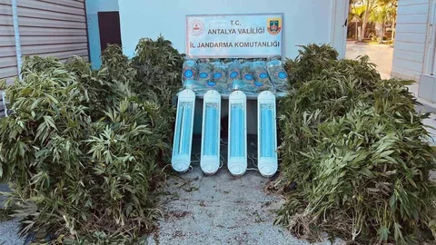 Antalya'da Uyuşturucu Operasyonu Düzenlendi