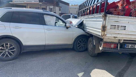 Osmaniye'de Otomobil-Pikap Çarpışması