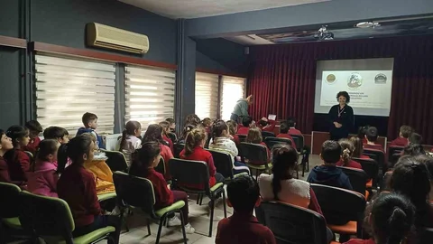 Antandros Derneği'nden Öğrencilere Sunum