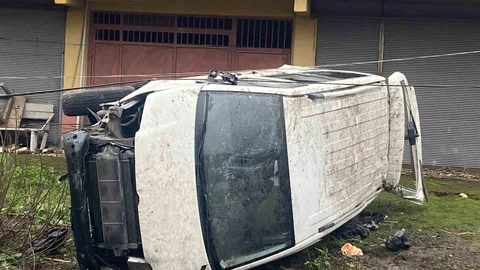 Zonguldak'ta Minibüs Devrildi, 4 Yaralı