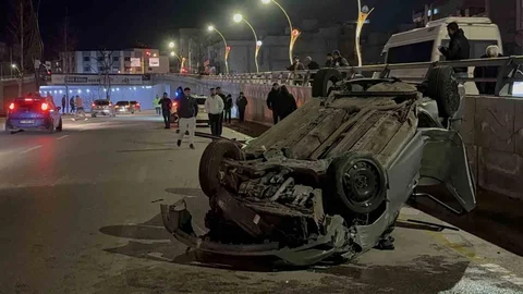 Gaziantep'te Takla Atan Araçta İki Yaralı