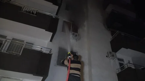 Antalya'da 5 Katlı Apartmanda Yangın