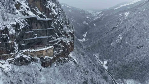 Sümela Manastırı Beyaza Büründü