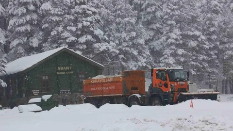 Abant Gölü Beyaza Büründü