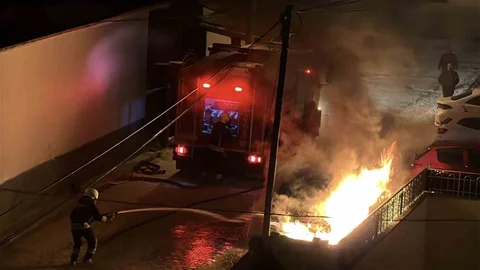 Konya'da Park Halindeki Araç Yandı