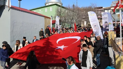 Arslanköy'de 106. Yıl Coşkusu: Arslanköy'de Tiyatro, Şiir ve Zafer Yürüyüşüyle Kutlama