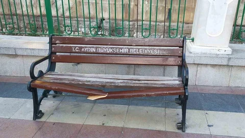 Aydın'da Banklara Zarar Verildi