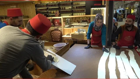 Hatay'da Küncülü Helva Kuyruğu Bitmiyor