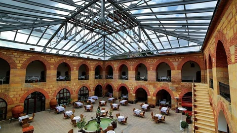 Kastamonu'da Tarihi Han Tahliye Ediliyor