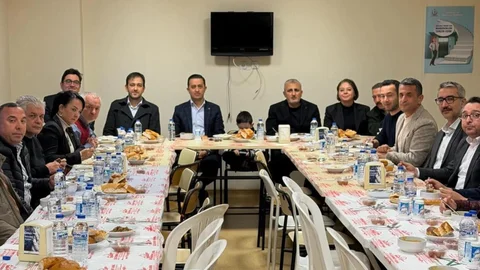 Sağlık Müdürü Ekici, Camlıyayla'da Sağlık Personeliyle Iftarda Biraraya Geldi