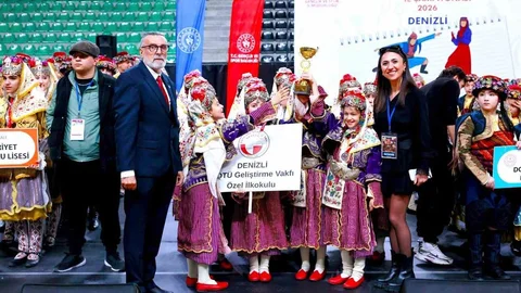 Denizli'de Halk Oyunları Şampiyonası