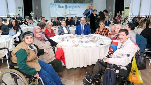 Menemen'de Başkan Pehlivan İftar Sofralarında