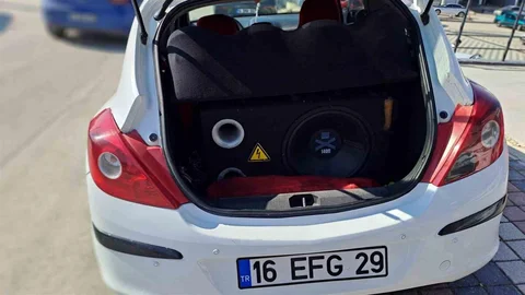 Bursa'da Yüksek Sesle Müzik Dinleme Ceza Getirdi