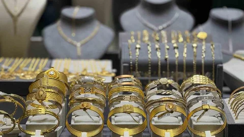 Altın Fiyatlarında Dalgalanma Devam Ediyor