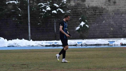 Utku Burak Kunduzcu Kırmızı Kart Gördü