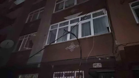 Şişli’de Elektrik Direğindeki Patlama Motorları Yaktı