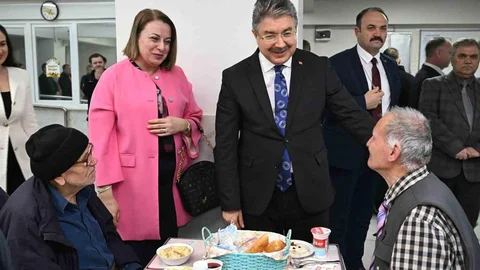 Eskişehir'de Huzurevi Sakinleriyle İftar Programı