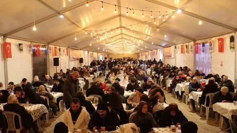 Maltepe'de Dayanışma Sofraları Gelişiyor