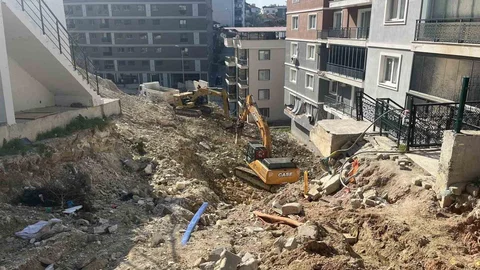 İzmir Menemen'de Heyelan Sonrası Çalışmalar Devam Ediyor
