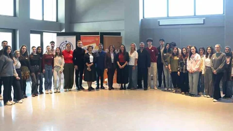 Gençler Bursa'da İfade Özgürlüğünü Tartıştı