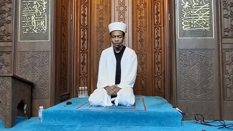 Farklı Ülkelerden Öğrenciler Teravih Kıldırıyor