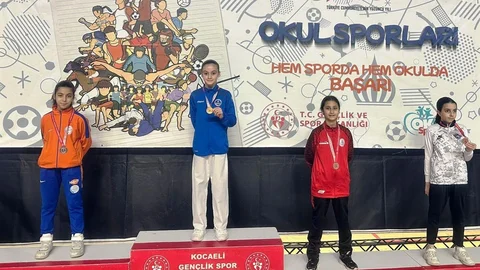 Kocaeli'de Okul Sporları Karate Başarısı