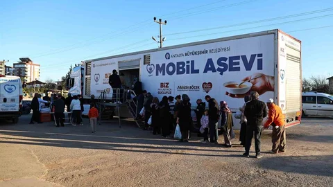 Antalya'da Mobil Aşevi ile İftar Bereketi