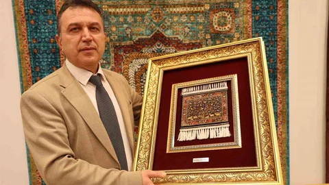 Dünyanın En Küçük Halısı Kapadokya'da Sergileniyor
