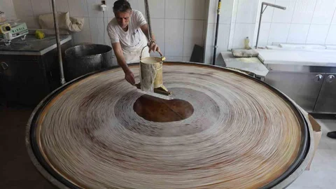 Konya'da Geleneksel Tel Kadayıf Üretimi