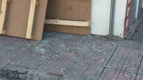 Diyarbakır'da Araç İş Yerine Daldı