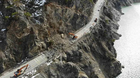 Gümüşhane'de Heyelan Ulaşımı Kesiyor