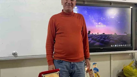 Diyarbakır'da Emekli Olan Öğretmen Uğurlandı