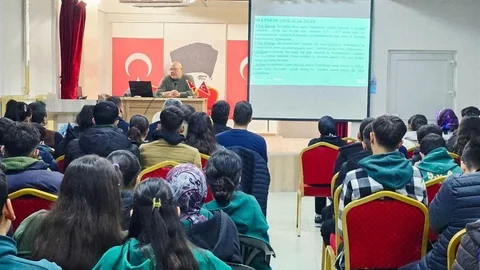 Karapınar'da Bilim Söyleşisi Gerçekleşti