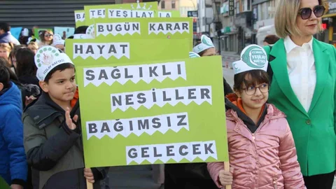 Yeşilay Uşak'ta Farkındalık Yürüyüşü Düzenledi